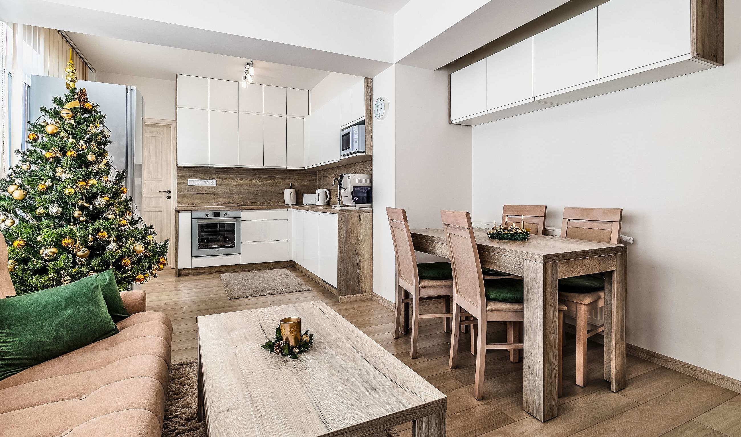 V moderných interiéroch je kuchyňa prepojená s jedálňou a obývačkou